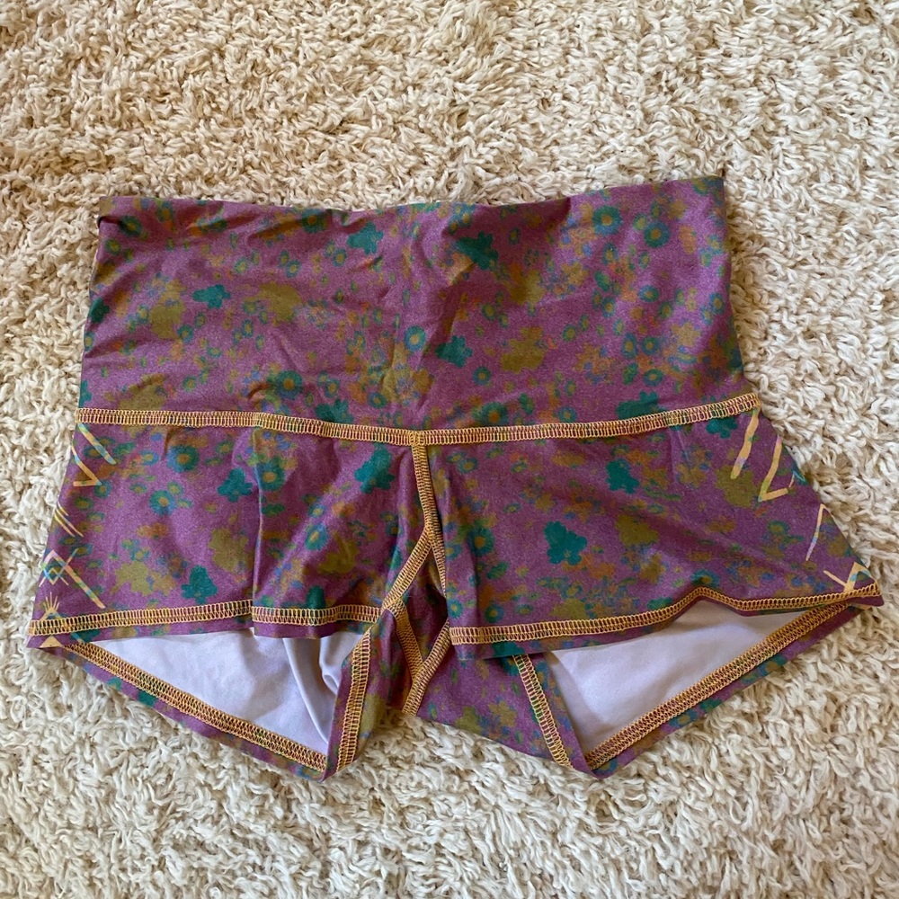 Teeki shorts, size S